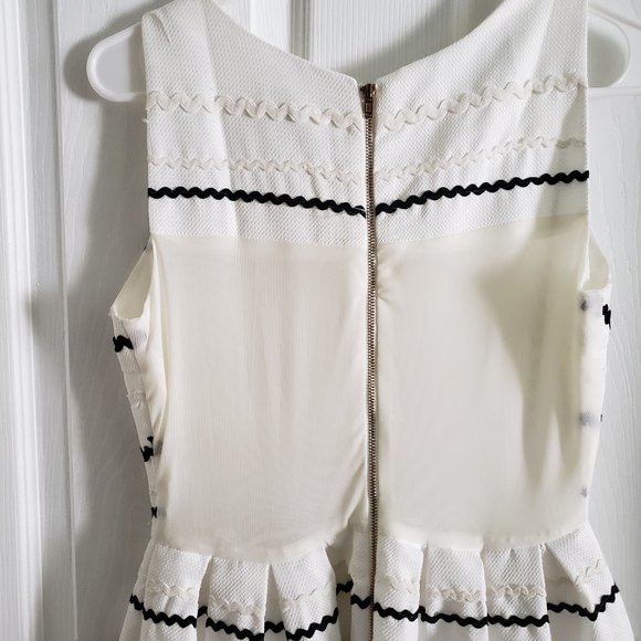 Freeway Striped Black and White Dress: Size S - Picture 5 of 6